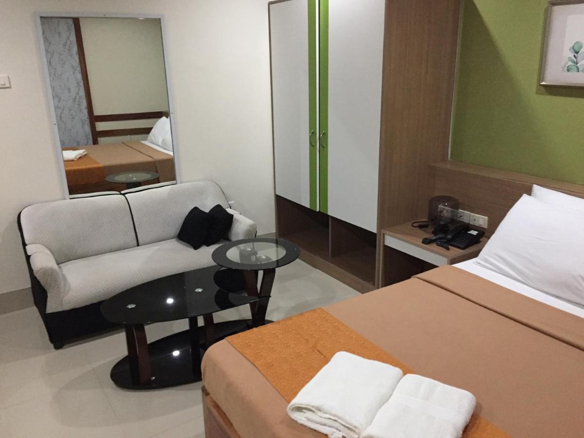 Reddoorz Plus @ Abc Landmark Hotel Kidapawan ภายนอก รูปภาพ